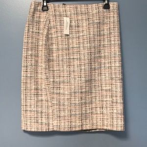 Super cute knee length skirt
